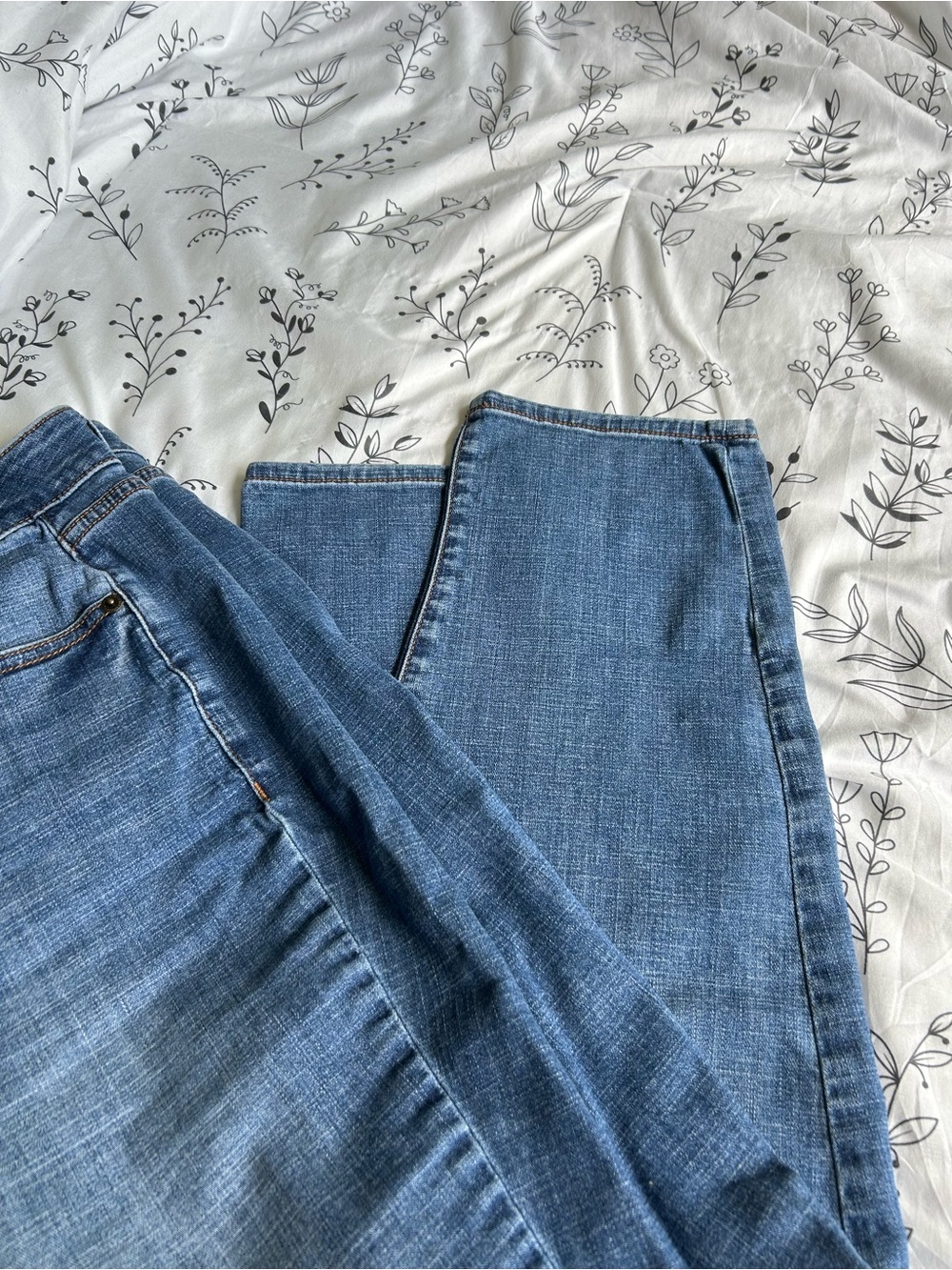 Venezia Blue Denim Jeans with Brown Topstitching - Picture 3 of 5